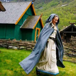 Leonardo Carbone Broderet Kappe Damia, Grå