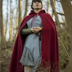 Epic Armoury Hætteklædte Uld Cape, Mørkerød