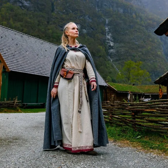 Leonardo Carbone Middelalderlig Kappe Karen Grå - Billede 3