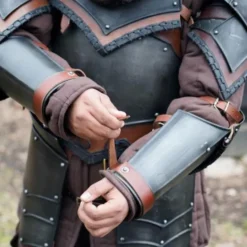 Epic Armoury Rogue Vambraces Med Couters, Patineret