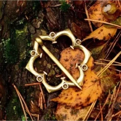 Stor Gotisk Broche, Sølvfarvet