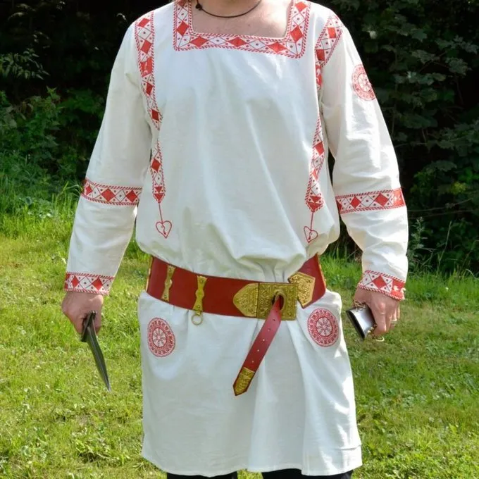 Tunica Manicata, Rød